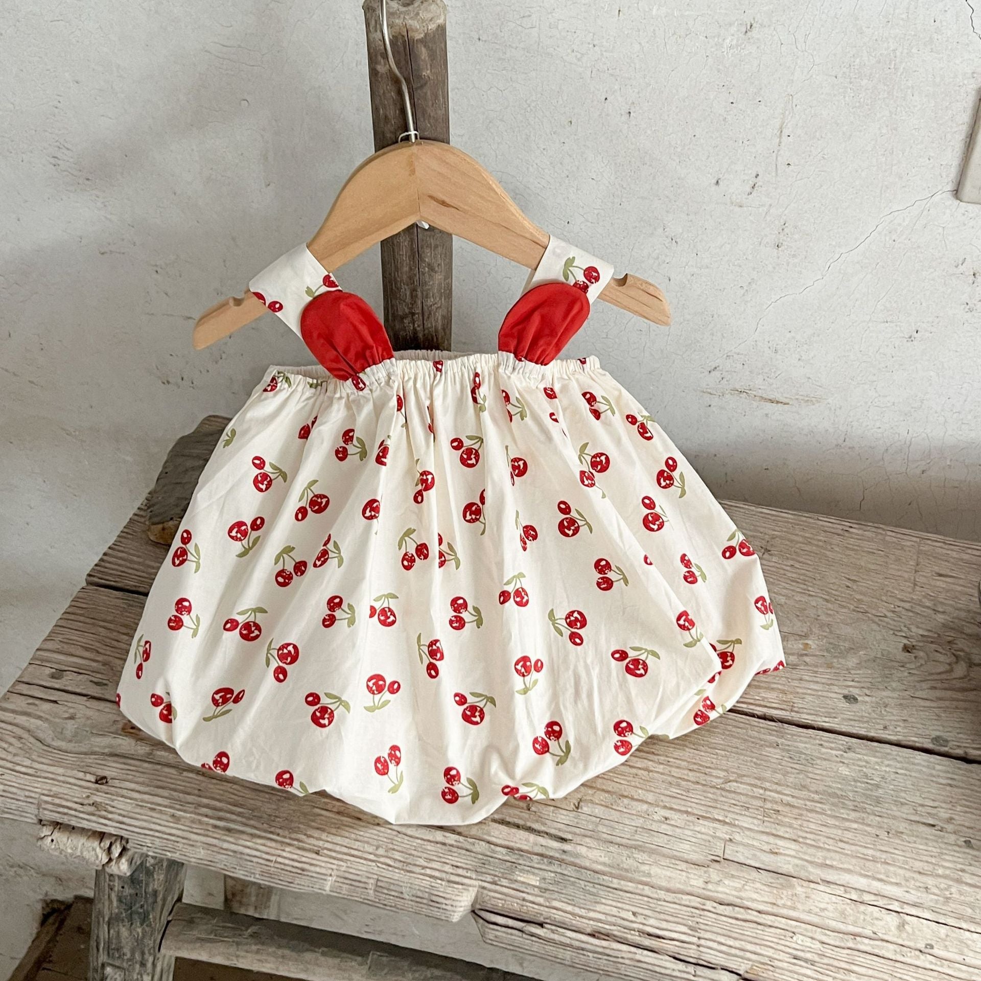 Summer Hot Selling Baby Girls Sleeveless Cherry Print Strap Top And Solid Color Bloomers Clothing Set-1