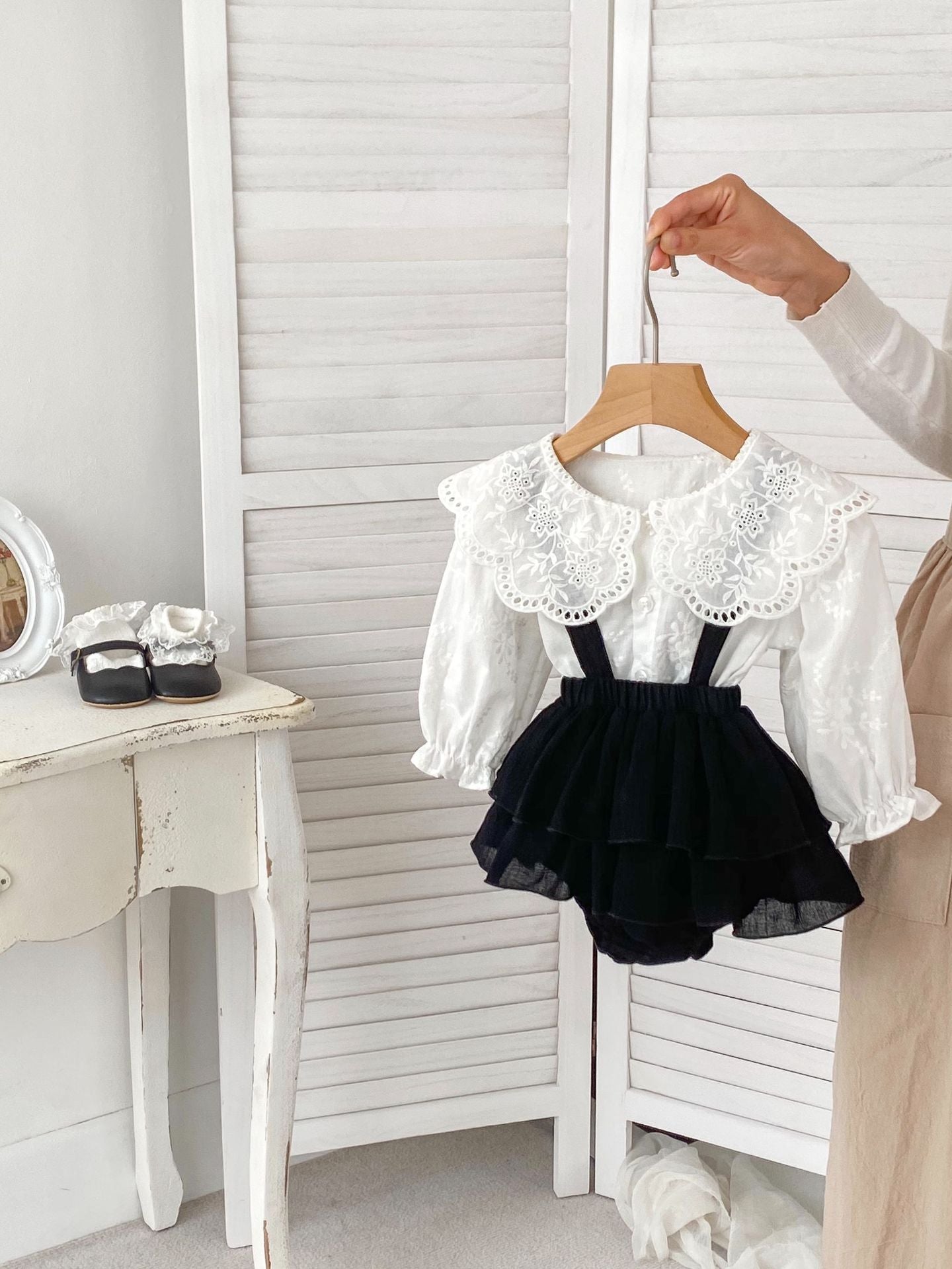 Spring Baby And Kids Girls Floral White Shirt And Black Skirt Beret And Clothing Set-2