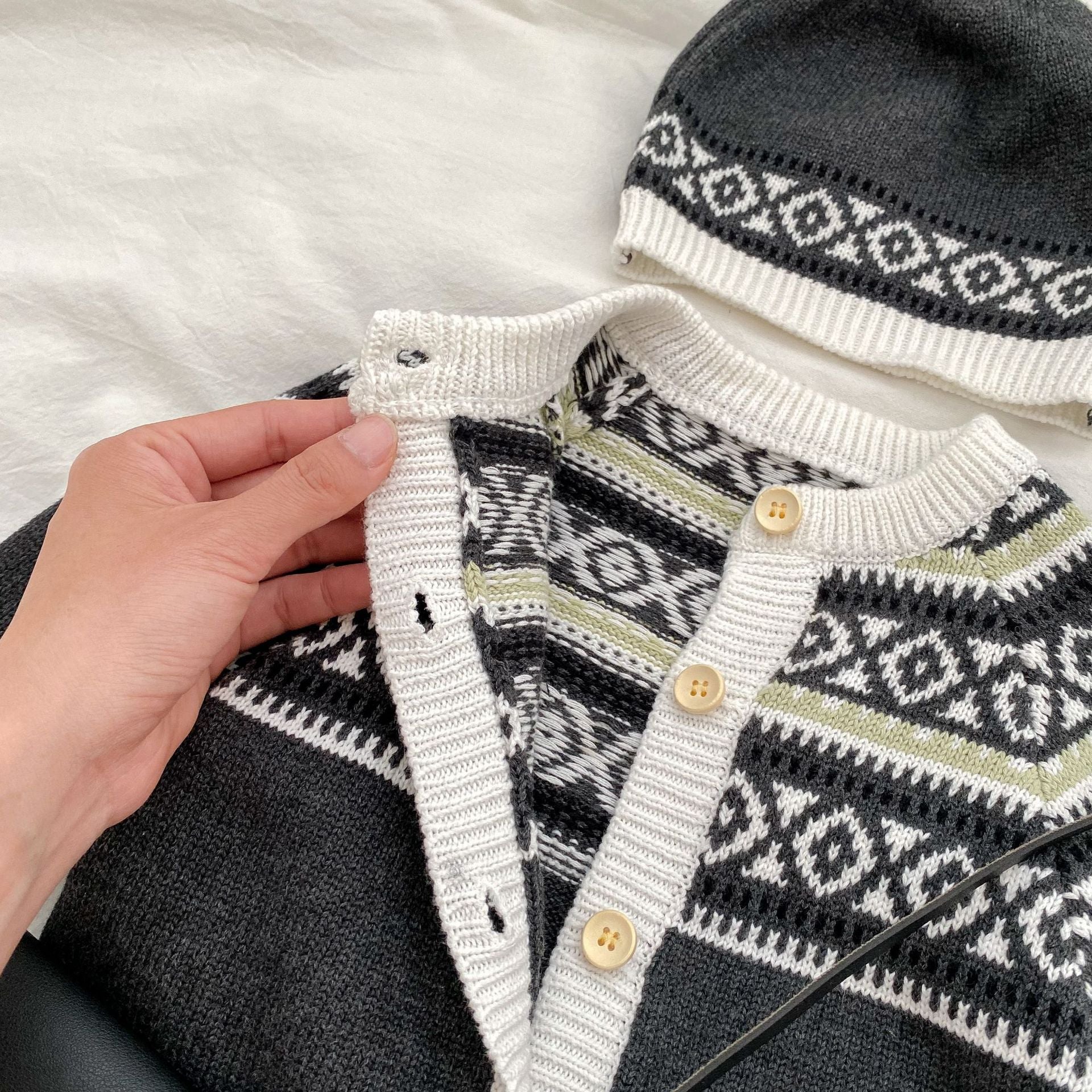 Geometric Pattern Unisex Baby Knitted Romper (No Hat)-3