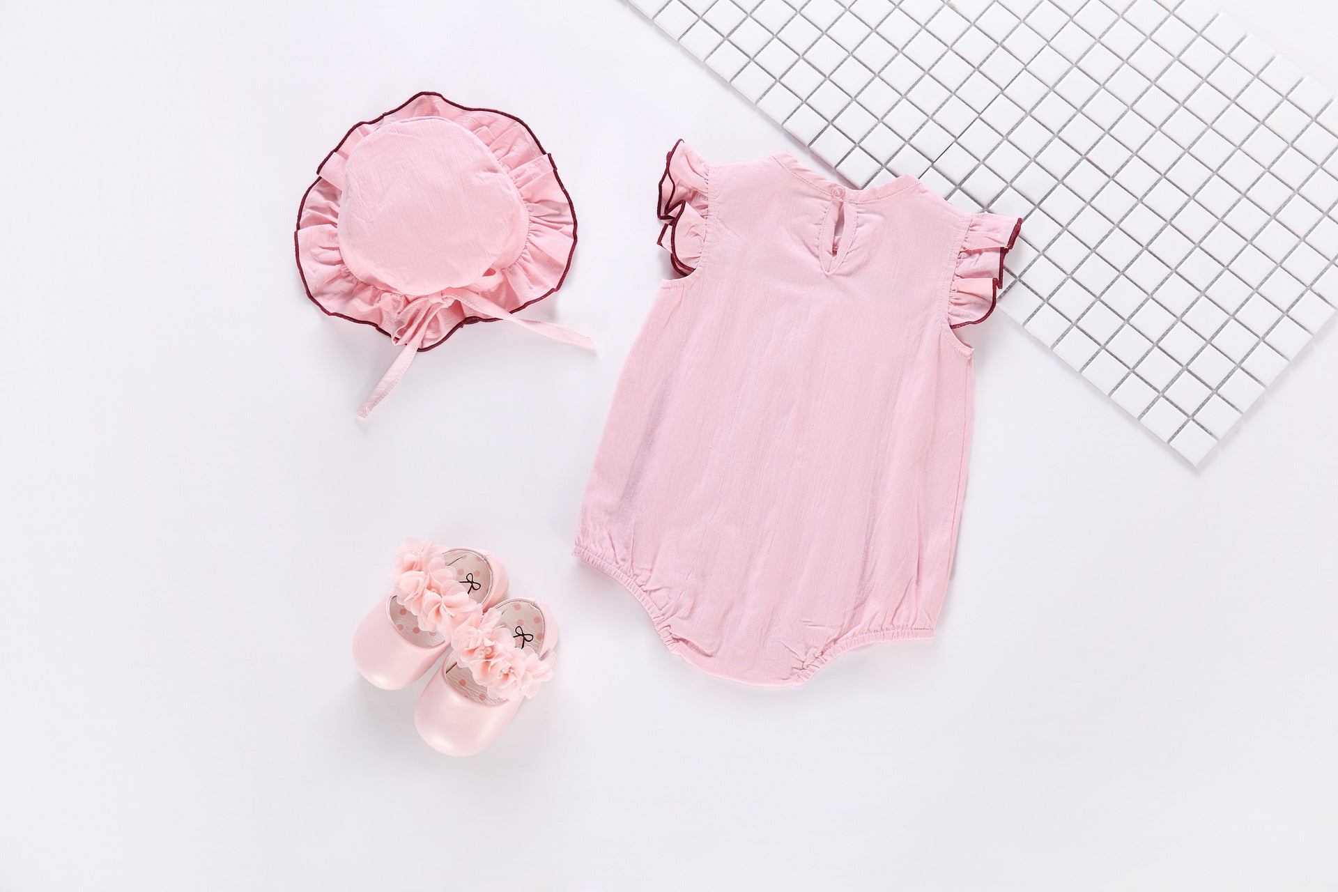 Baby 1pcs Contrast Tape Patched Frill Trim Sleeveless Onesies & Hat-3