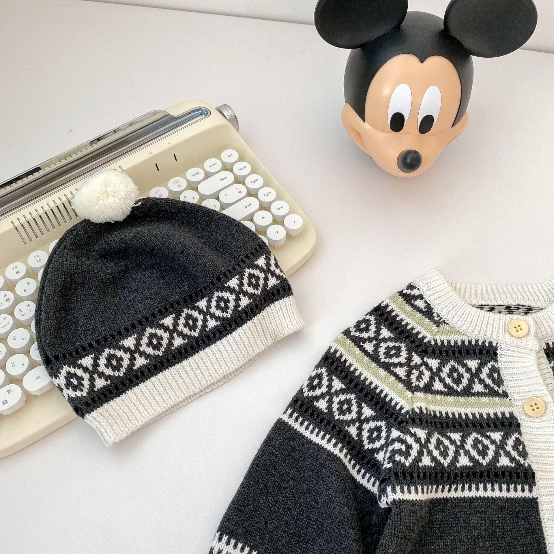 Geometric Pattern Unisex Baby Knitted Romper (No Hat)-4