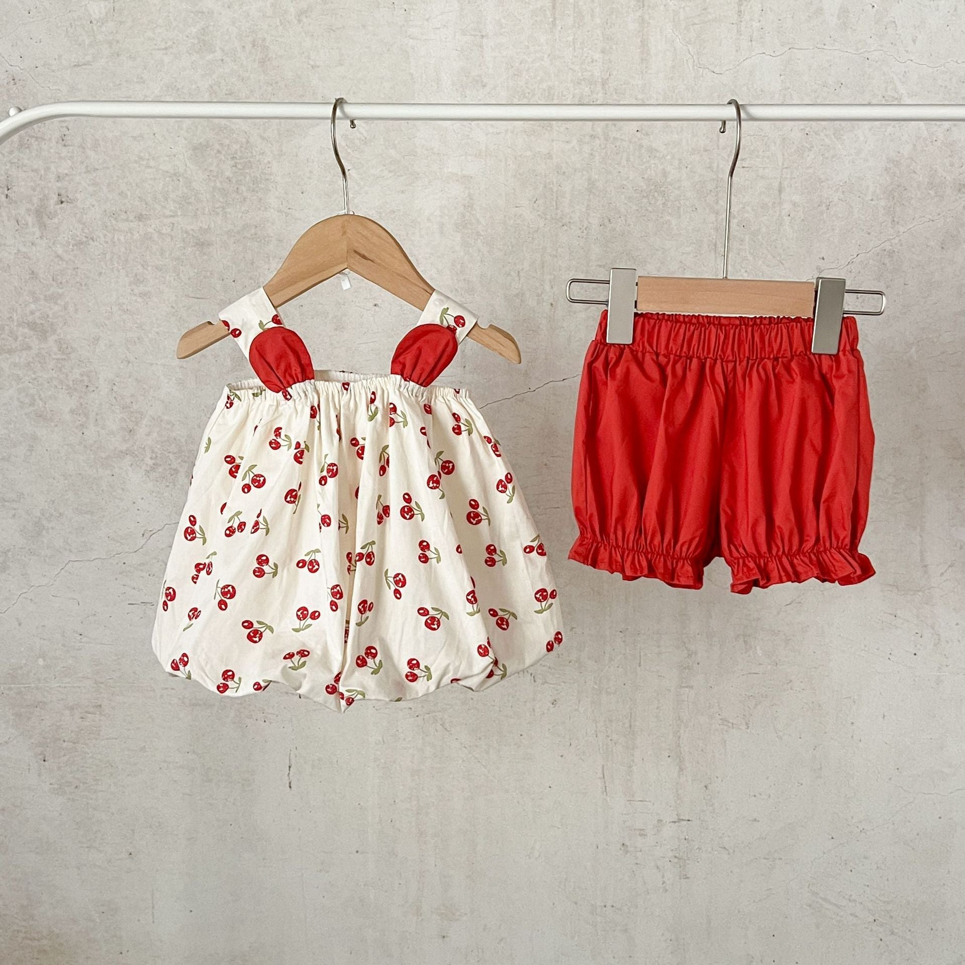 Summer Hot Selling Baby Girls Sleeveless Cherry Print Strap Top And Solid Color Bloomers Clothing Set-0