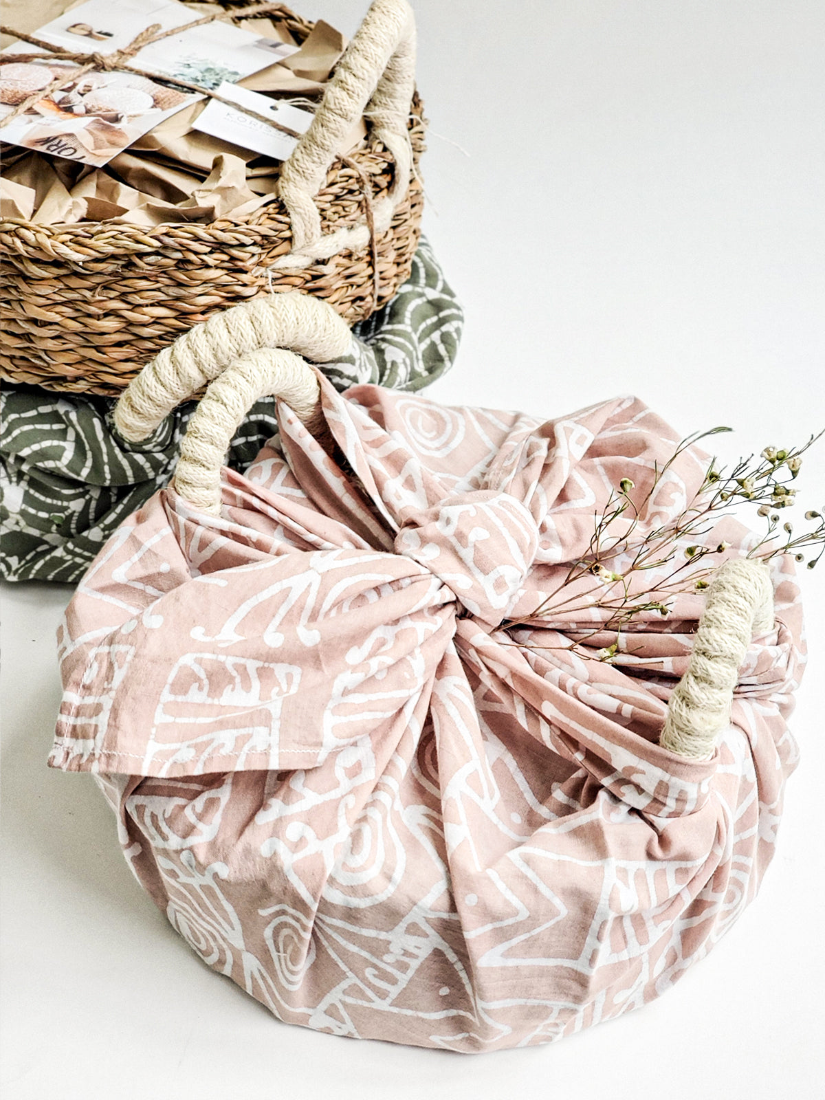 Bread Warmer &amp; Basket Gift Set with Tea Towel - Vintage Flower-7