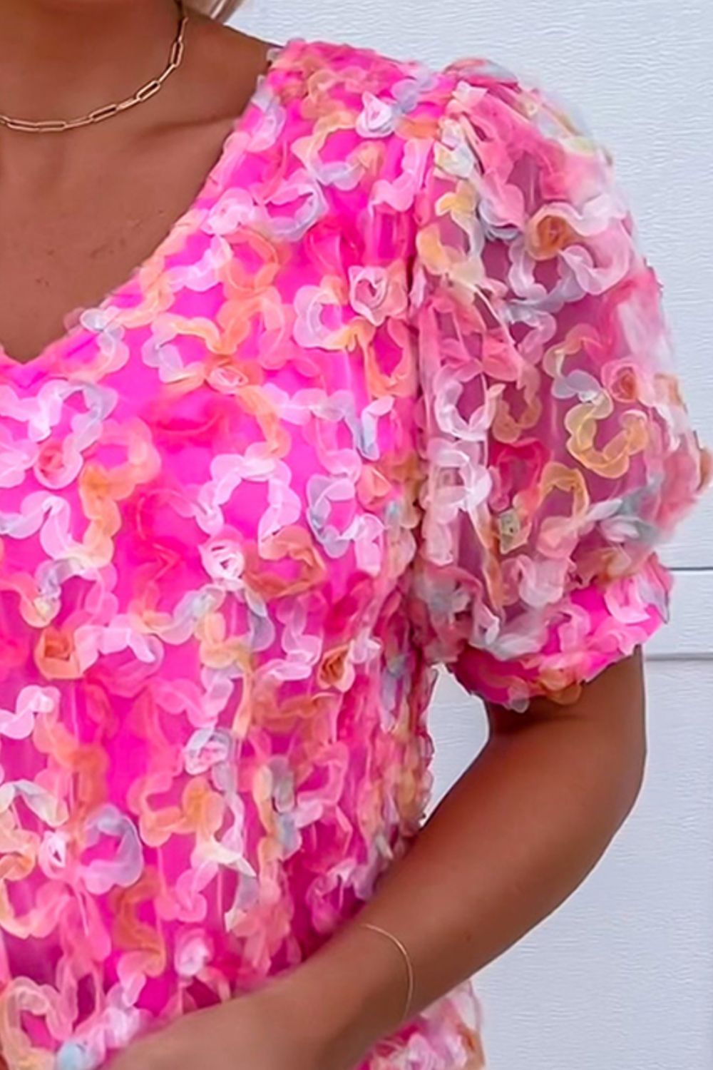 Applique V-Neck Short Sleeve Blouse