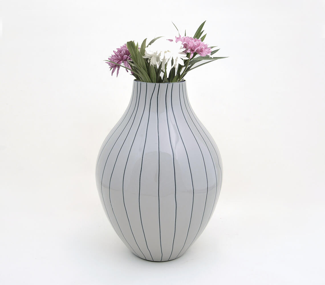 Monochrome Lines Iron Flower Vase-0