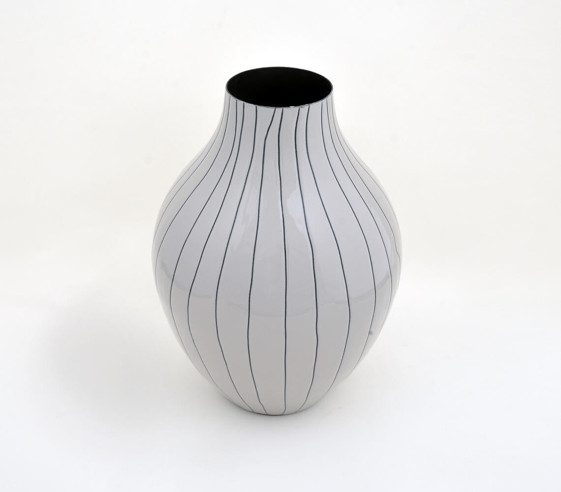 Monochrome Lines Iron Flower Vase-2