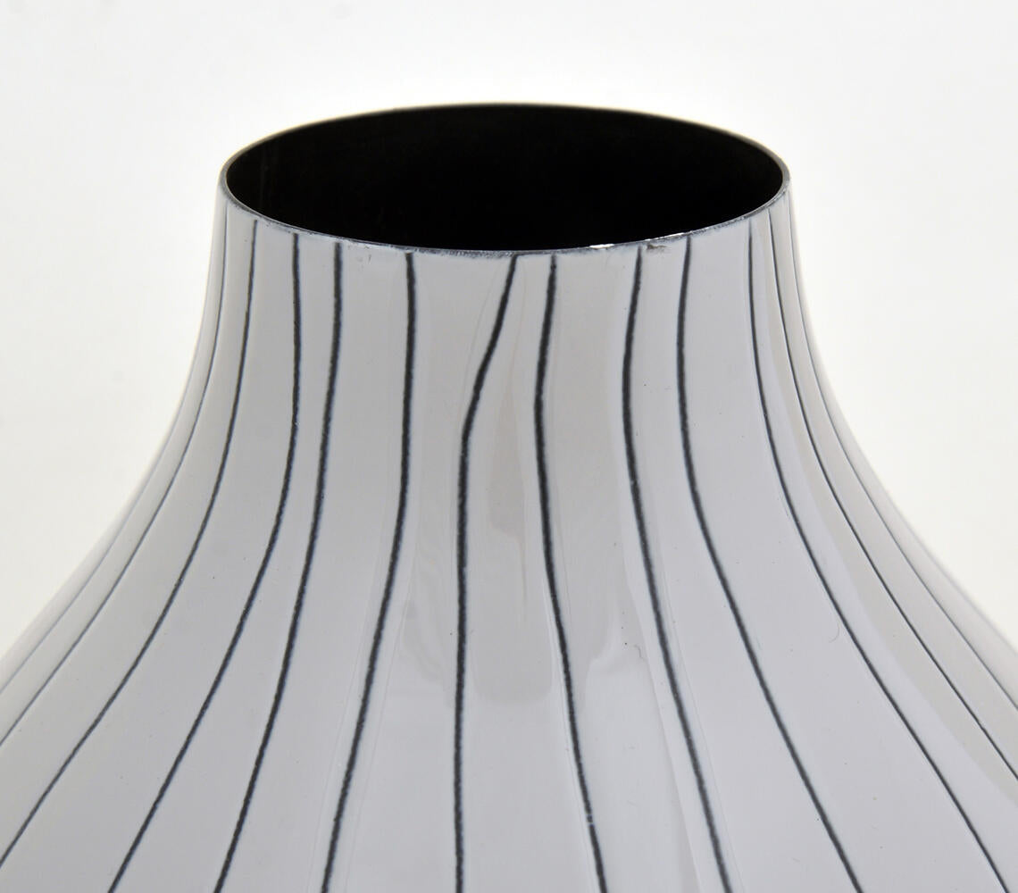 Monochrome Lines Iron Flower Vase-3