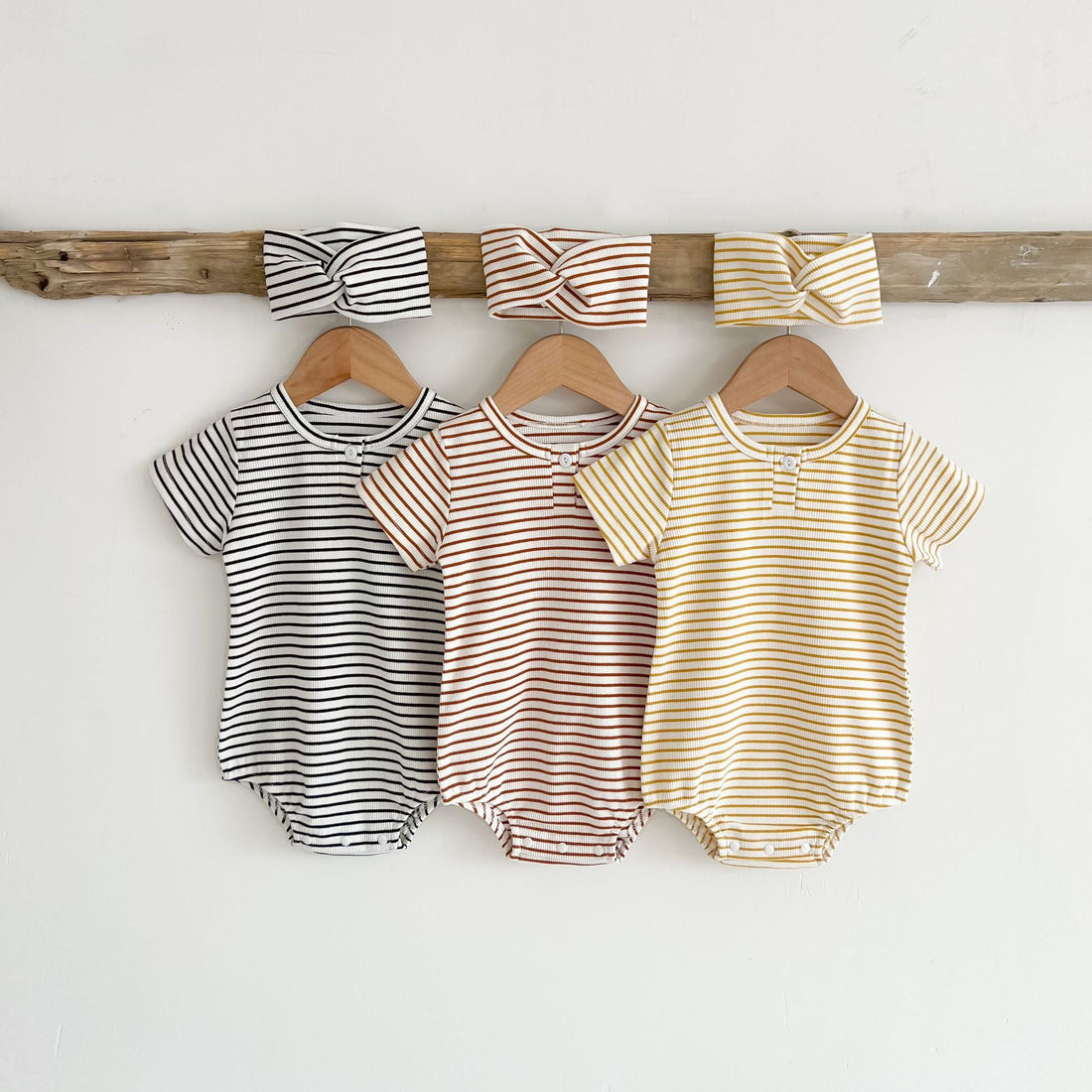 Baby Girls Round Collar Short-Sleeved Stripped Onesies-0