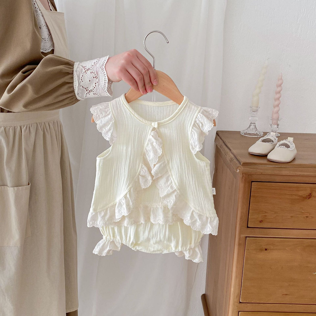 Summer Hot Selling Baby Girls Fly Sleeves Hollow Out Lace Trim Open-Front Top Vest And Bloomers Clothing Set-1