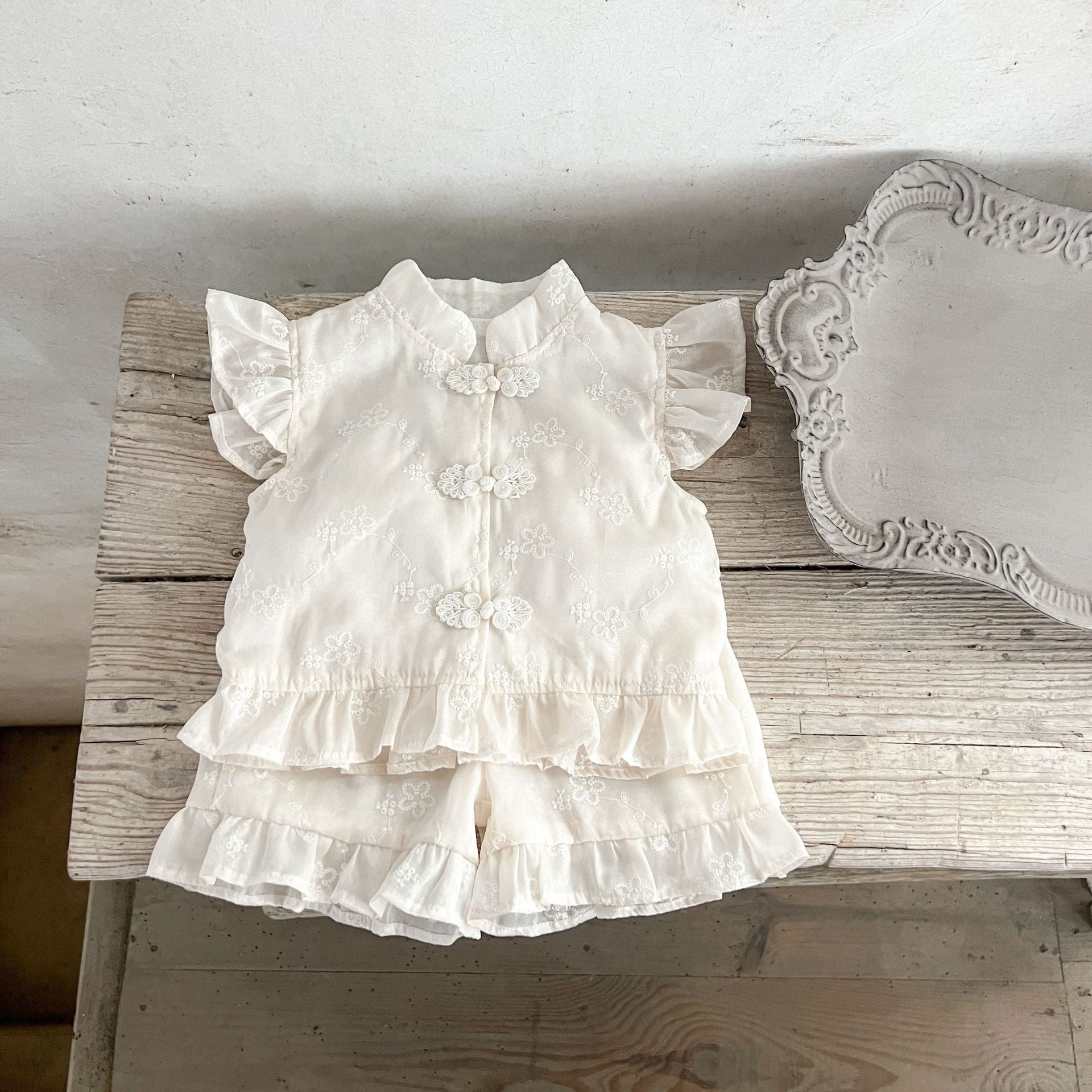 Summer New Arrival Baby Girls Fly Sleeves Stand Collar Solid Color Floral Embroidery Top And Bloomers Clothing Set-1