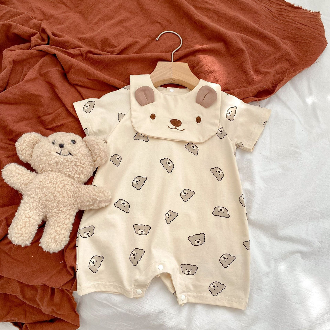 Baby Bear Pattern Removable Drooling Towel Summer Romper-1