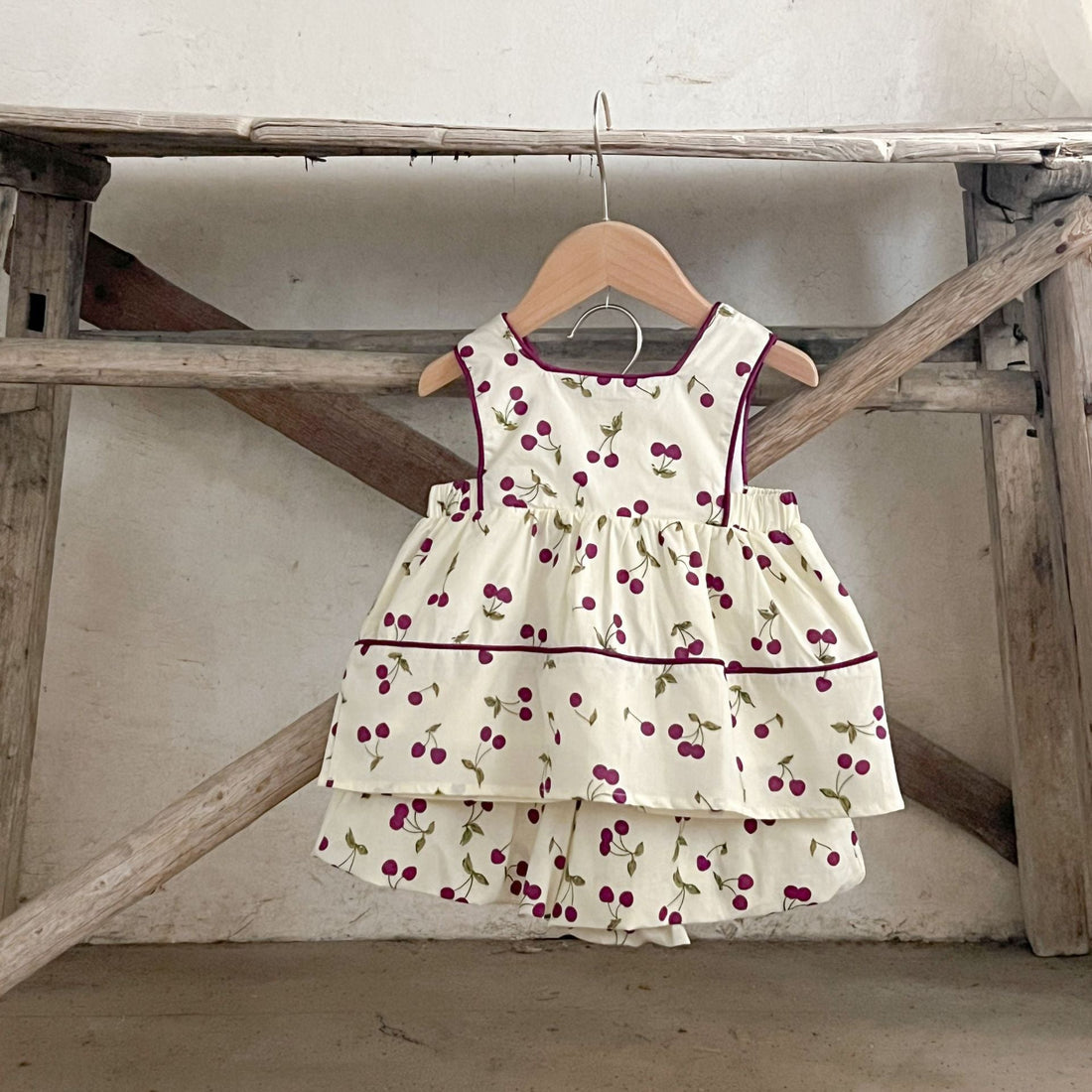 Summer Hot Selling Baby Girls Sleeveless Sweet Cherry Print Dress And Bloomers Clothing Set-1