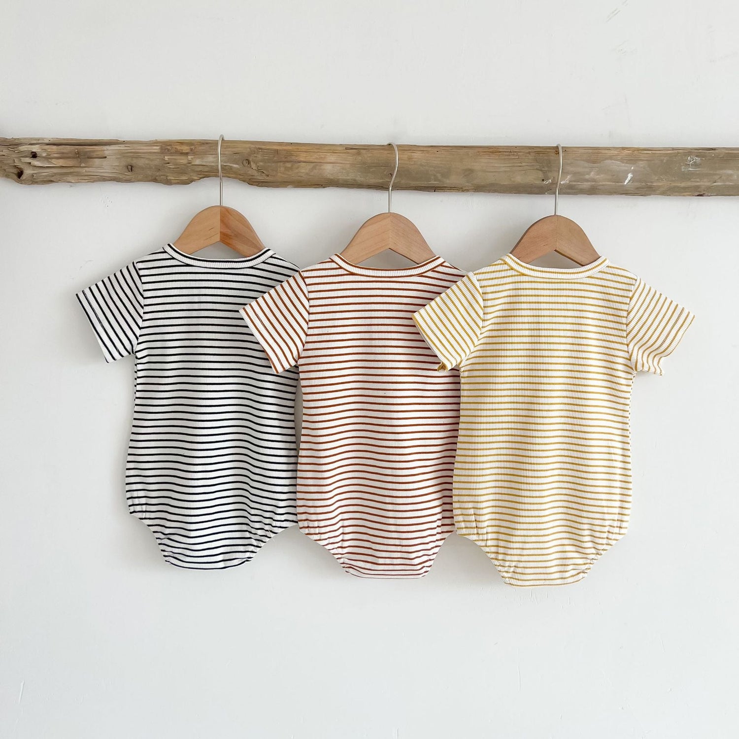 Baby Girls Round Collar Short-Sleeved Stripped Onesies-1