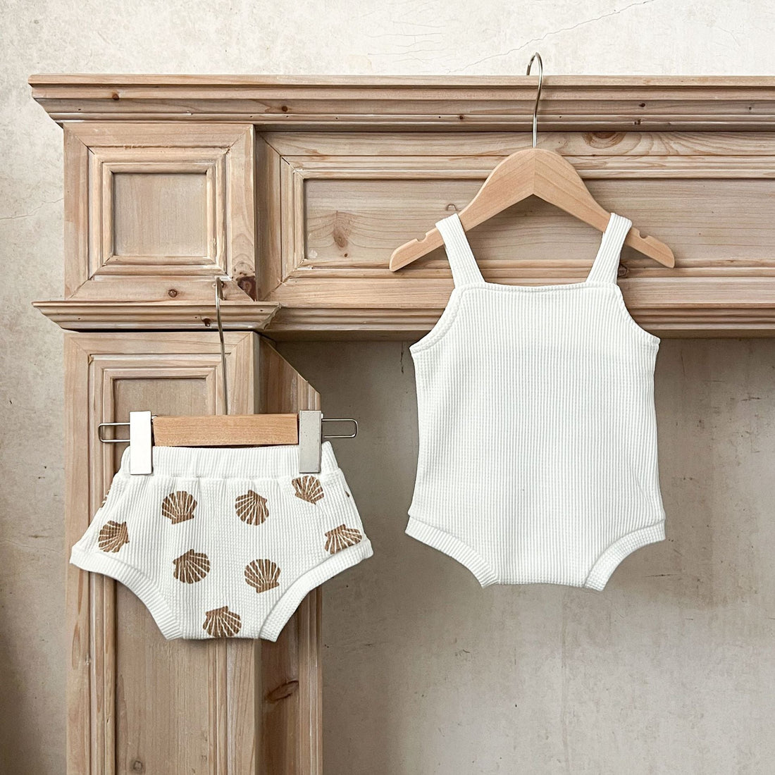 Summer New Arrival Baby Sleeveless Shell Pattern Strap Onesies And Bloomers Clothing Set-1