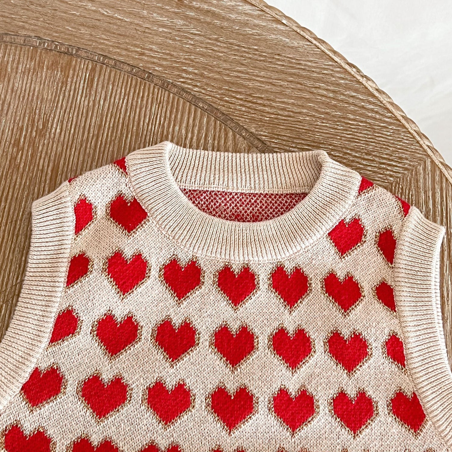 Baby Girl Heart Pattern Round Neck Sleeveless Knit Vest-2