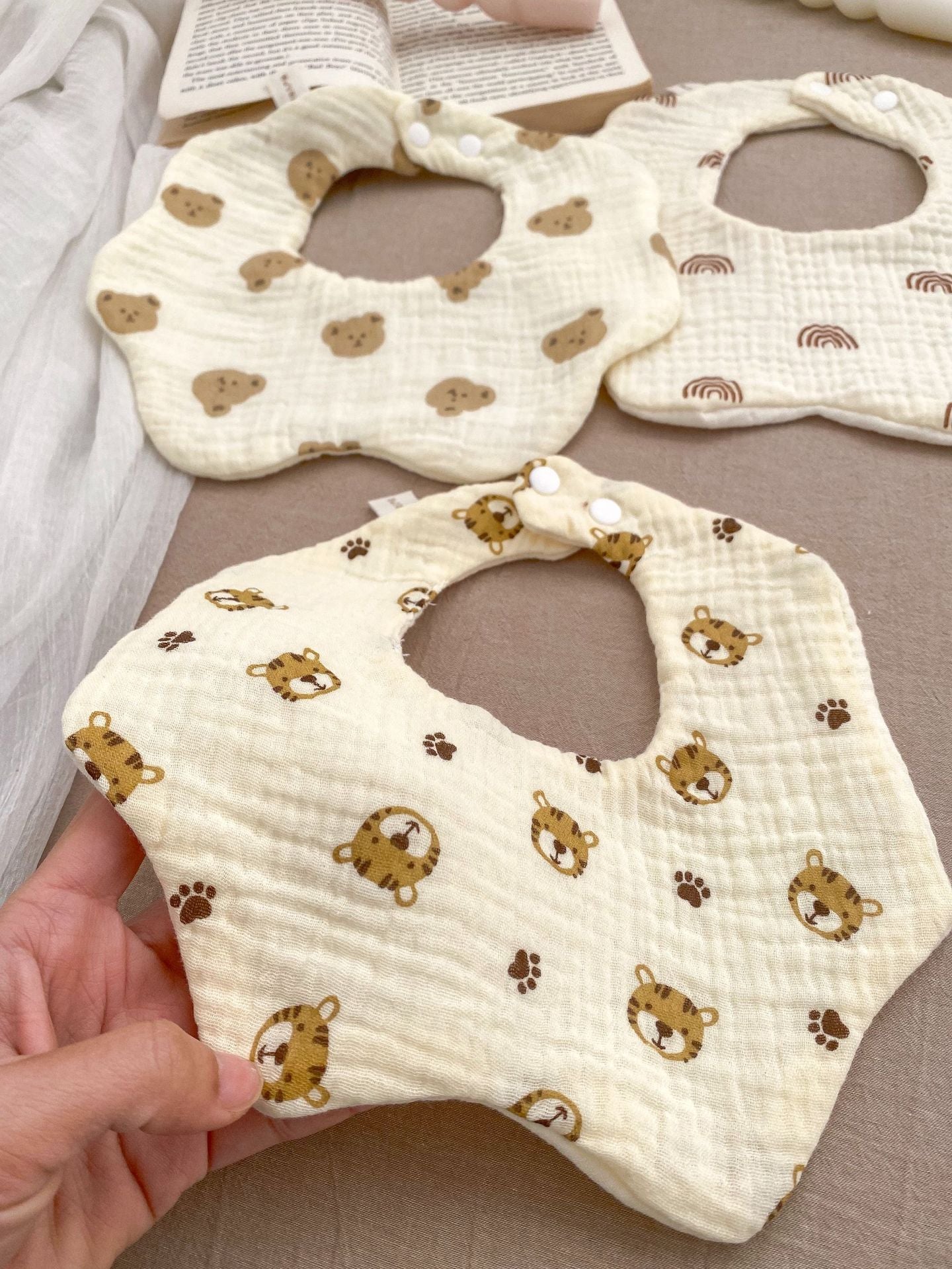 Adorable Cartoon Petal-Shaped Cotton Drool Cloth Muslin Bib-2