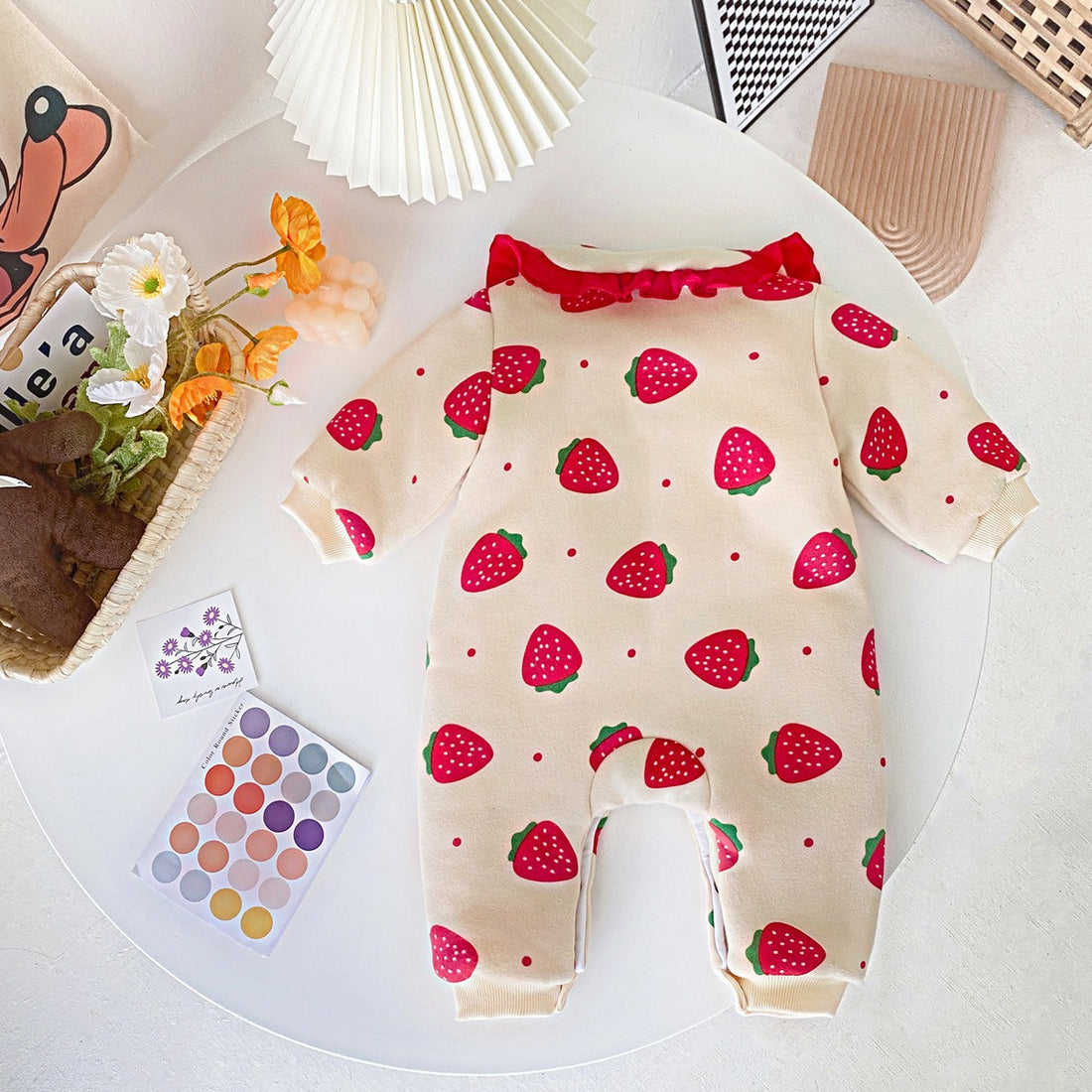 Baby Girl Strawberries Print Zipper Front Design Lace Patchwork Warm Quilted Romper-1