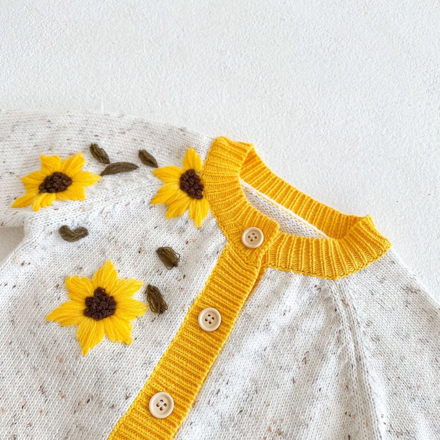 Baby Girl 1pc Sunflower Embroidered Graphic Buttoned Front Contrast Knitted Cardigan-2