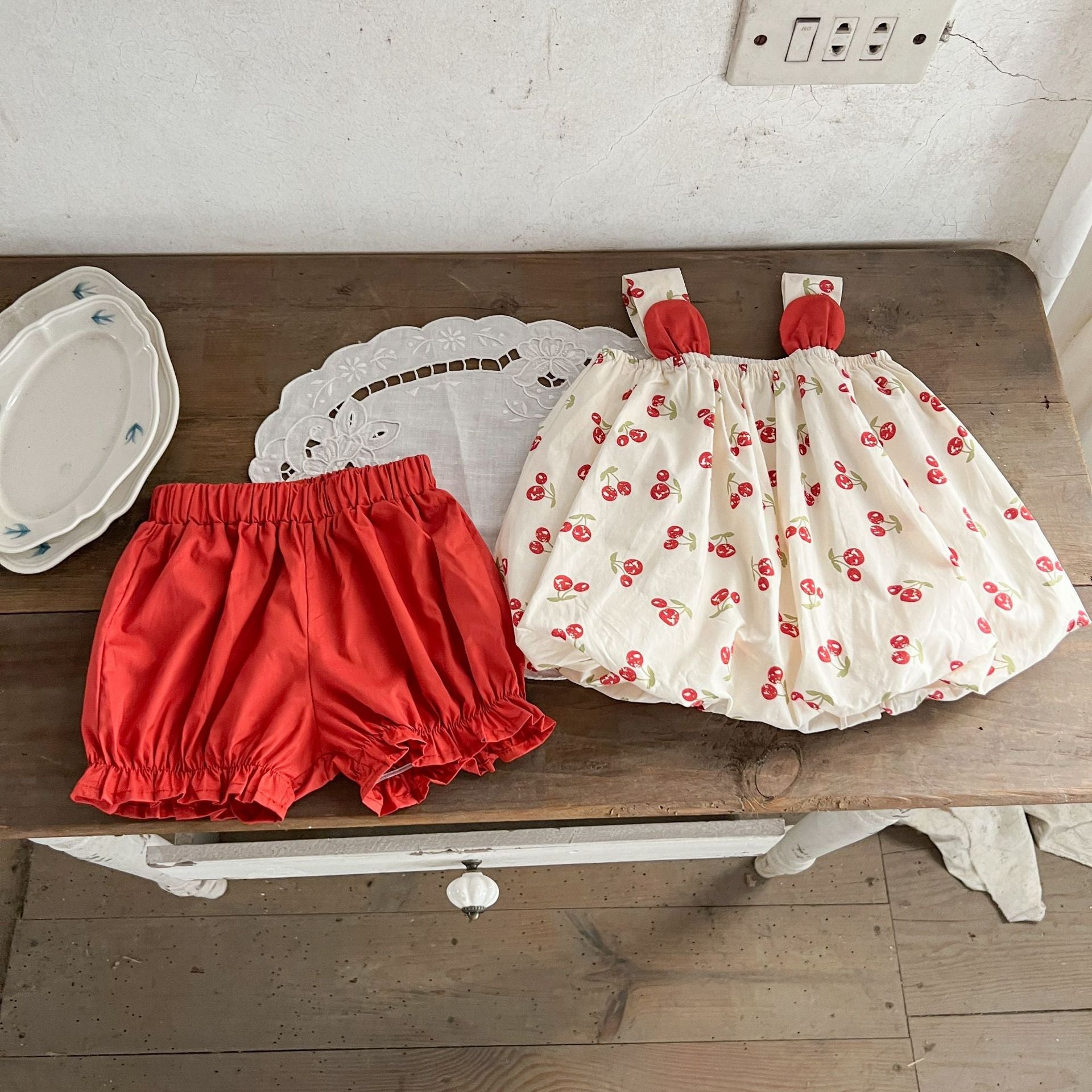 Summer Hot Selling Baby Girls Sleeveless Cherry Print Strap Top And Solid Color Bloomers  Clothing Set-4