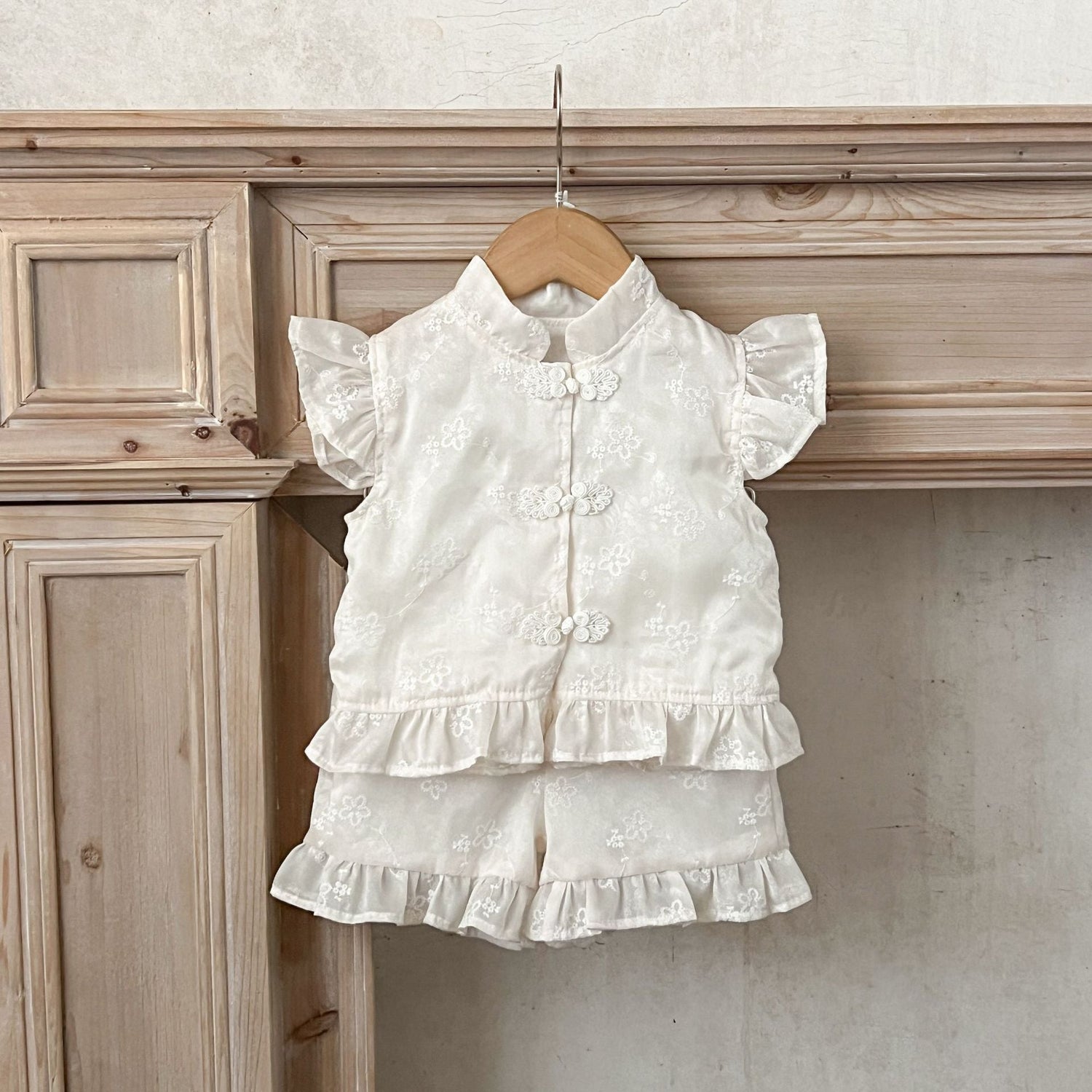 Summer New Arrival Baby Girls Fly Sleeves Stand Collar Solid Color Floral Embroidery Top And Bloomers Clothing Set-4