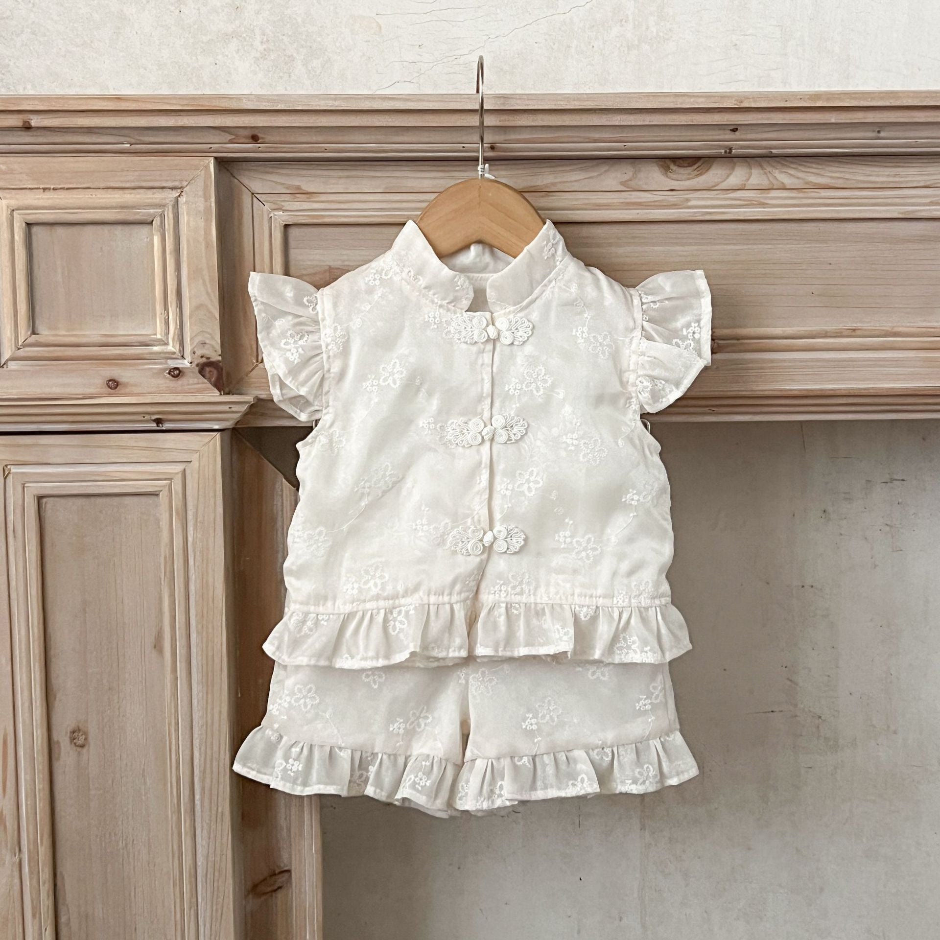 Summer New Arrival Baby Girls Fly Sleeves Stand Collar Solid Color Floral Embroidery Top And Bloomers Clothing Set-4