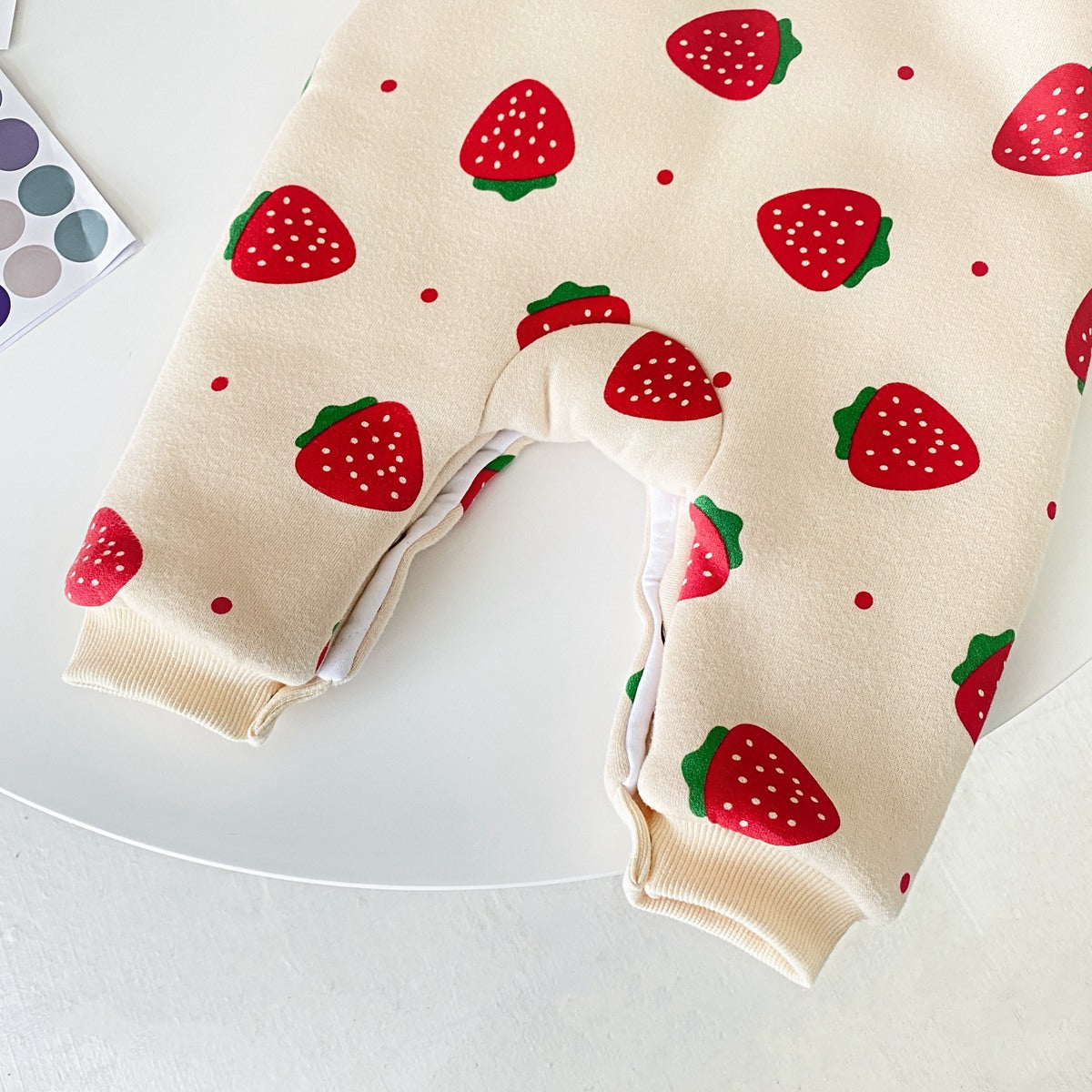 Baby Girl Strawberries Print Zipper Front Design Lace Patchwork Warm Quilted Romper-4