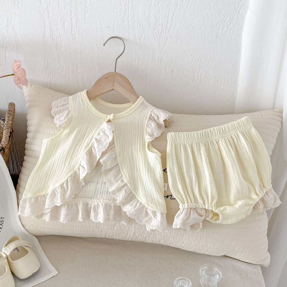 Summer Hot Selling Baby Girls Fly Sleeves Hollow Out Lace Trim Open-Front Top Vest And Bloomers Clothing Set-0