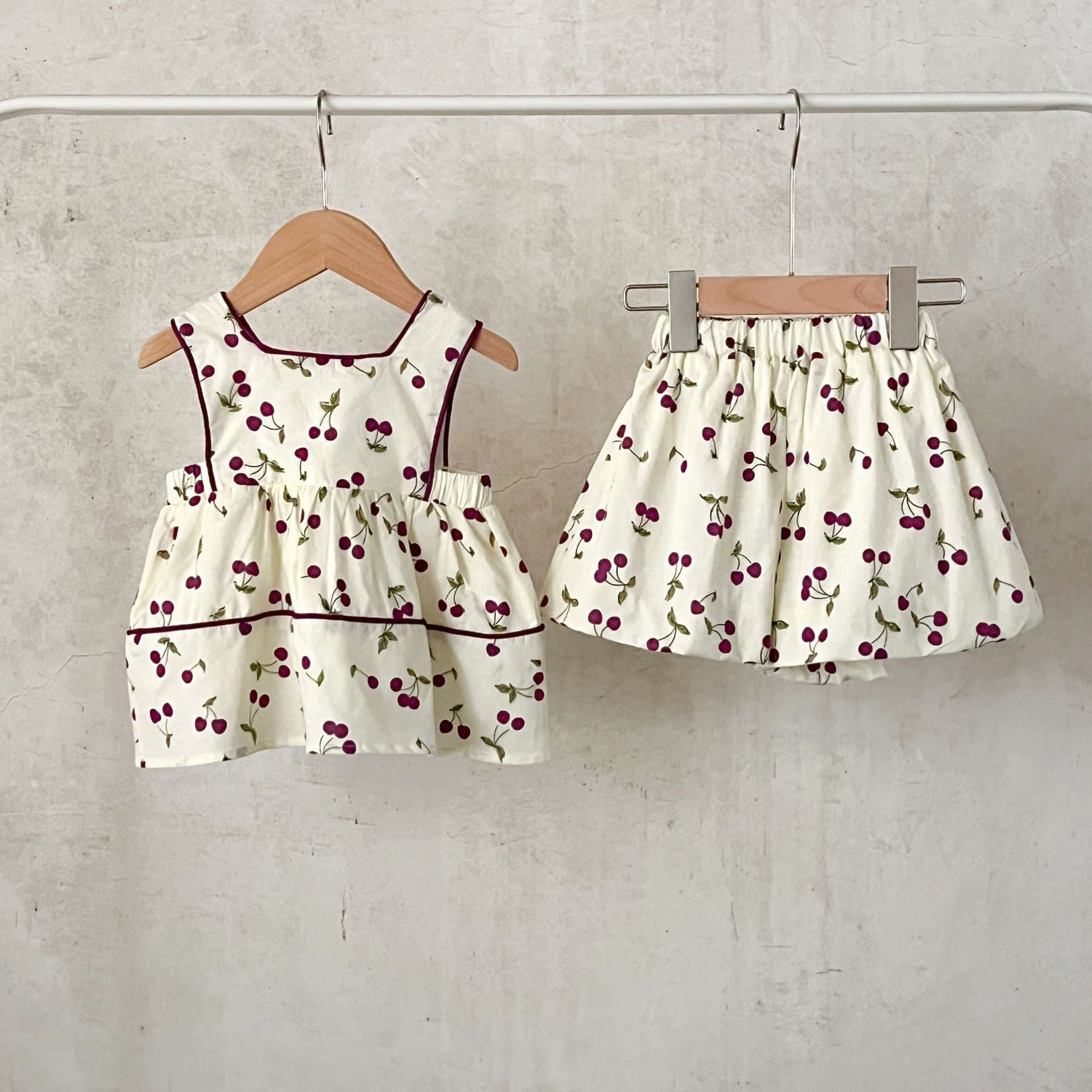 Summer Hot Selling Baby Girls Sleeveless Sweet Cherry Print Dress And Bloomers Clothing Set-0