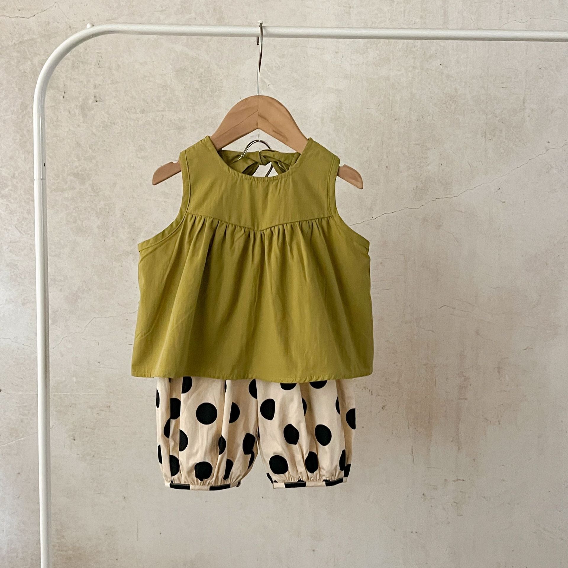 Summer New Arrival Baby Girls Sleeveless Crew Neck Solid Color Top And Polka Dot Shorts Clothing Set-3