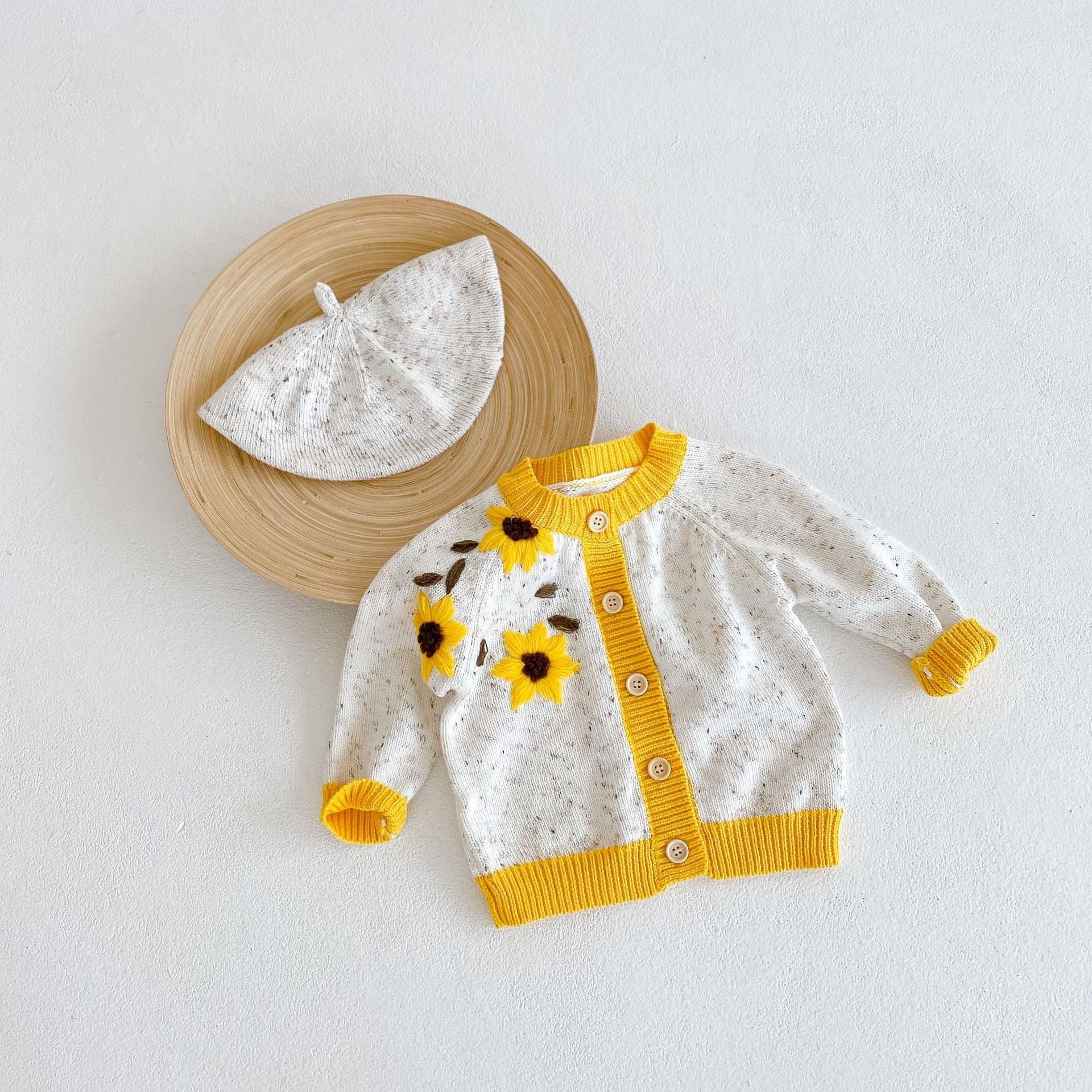 Baby Girl 1pc Sunflower Embroidered Graphic Buttoned Front Contrast Knitted Cardigan-5